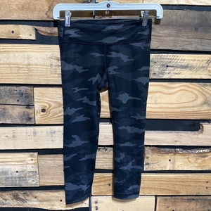 Athleta Girl‎ Printed Chit Chat Capri in Black Camo Size Large (12)